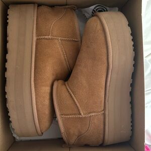 Size 9 Platform ultra mini UGGs